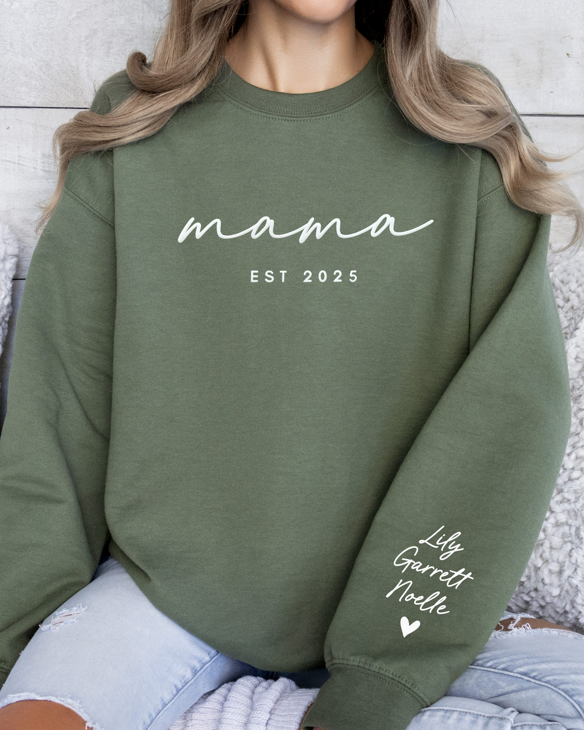 Personalized mama EST Crewneck Sweatshirt with Sleeve Name - Aesthetic Script