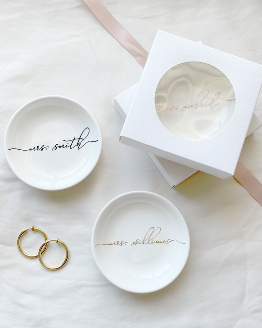 Personalized ceramic jewelry dish – choose from black, gold, silver, or rose gold for the custom name