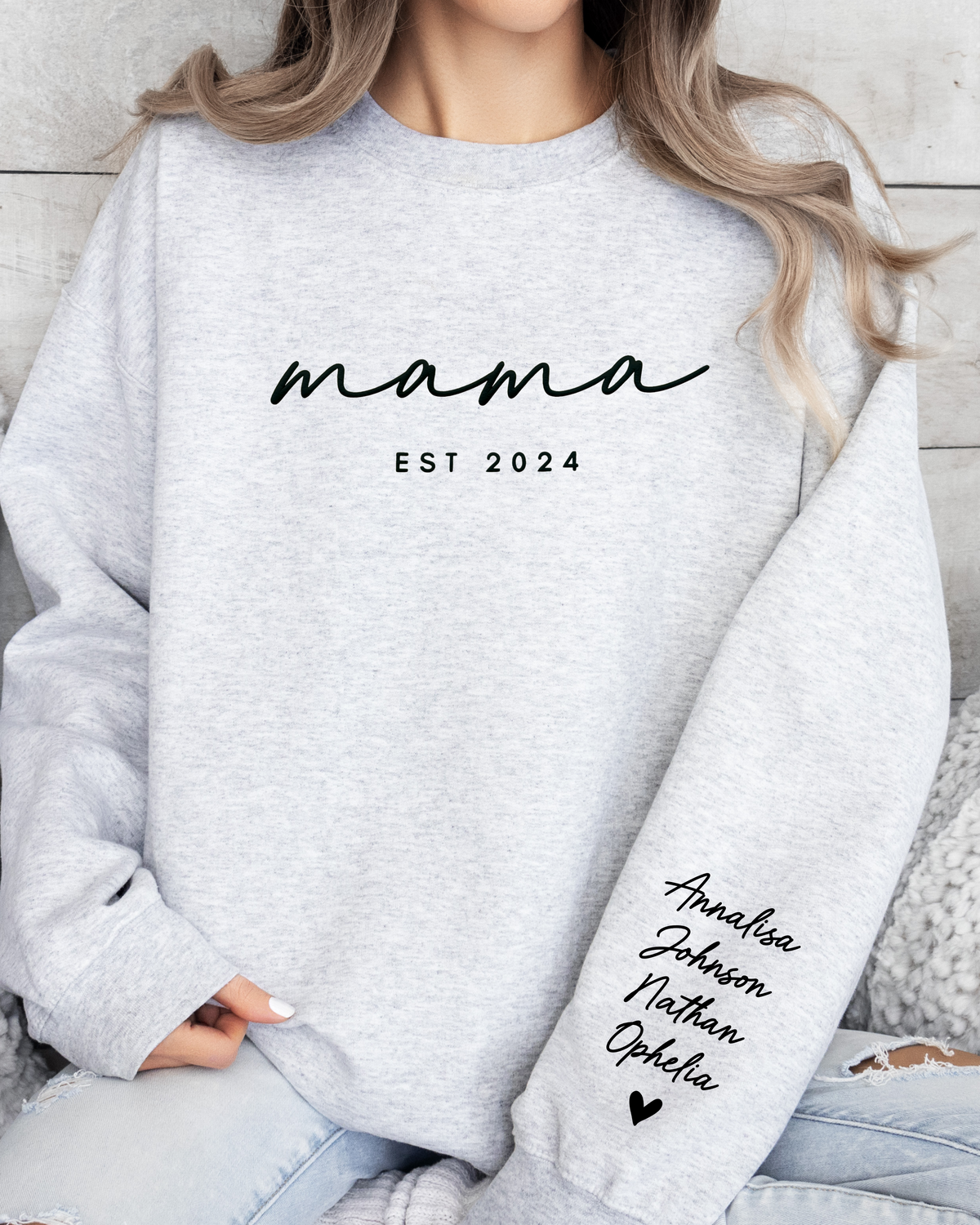 Personalized mama EST Crewneck Sweatshirt with Sleeve Name - Aesthetic Script